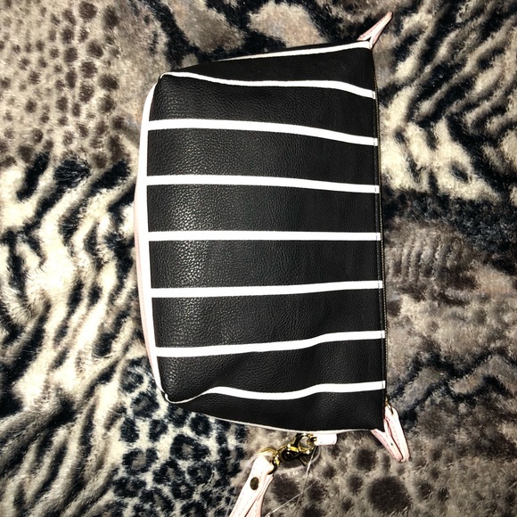 ✨ Betsey Johnson ✨ - Picture 5 of 8